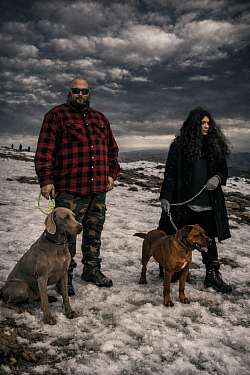 Joe and Kohatu working side by side. Experience and learning in the same space, connected through structure and responsibility. Leadership is not taught through words, but through presence, consistency, and example. Both handlers remain calm and focused, regardless of environment or conditions. The dogs respond not to force, but to clarity. This image represents what MANA ALPHA stands for: knowledge passed through action, standards upheld through discipline, and leadership lived — not explained.