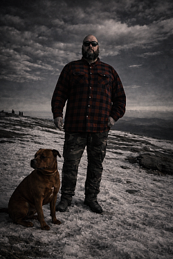 This image represents commitment beyond comfort. Training does not stop when conditions change. Cold, rain, wind, or snow are not obstacles — they are part of reality. Dogs must learn structure and reliability in all environments, not only when circumstances are easy. Leadership remains calm and consistent, regardless of weather or terrain. MANA ALPHA works where real life happens. Stability is built under pressure, not convenience.